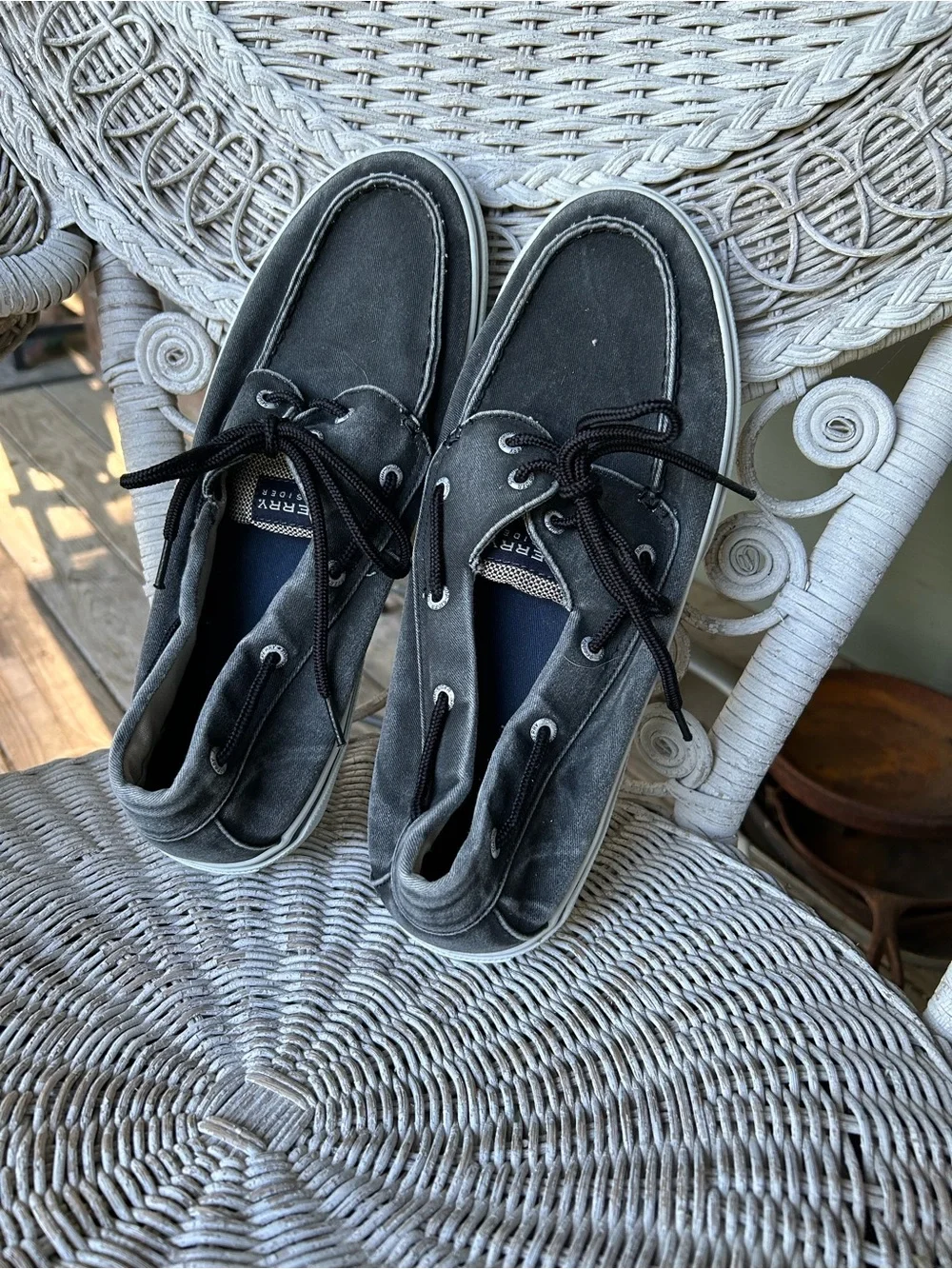 Sperry Men’s Grey Canvas Low-Top Sneakers Bahamas 2 eye Boat shoes. Like new